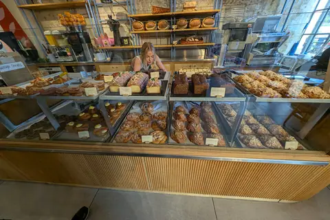 Crumbs photo 4